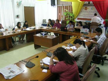 世界人権宣言の理解促進策について意見が交わされた会合=19日午前10時40分ごろ写す