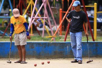 大会に向け練習に励むラナクさん=14日午後0時5分ごろ、首都圏マニラ市で写す