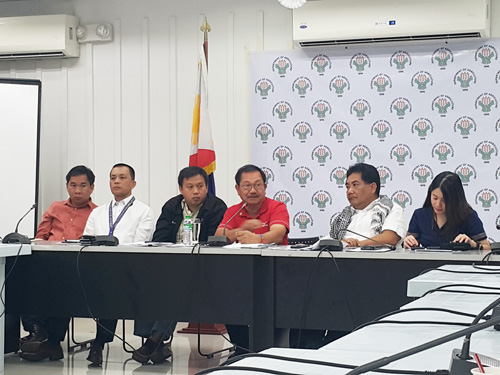 記者会見するピニョール農務長官=20日午前11時ごろ、首都圏ケソン市の農務省でセレリーナ・モンテ撮影