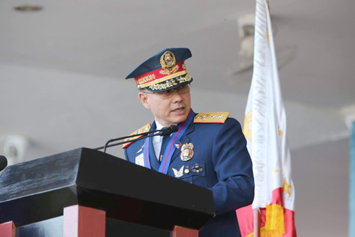 就任式で演説を行うアルバヤルデ新国家警察長官=国家警察提供
