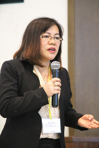 日系人の歴史について講演したマリャリ学長=25日午前10時半ごろ、首都圏タギッグ市のマニラ日本人学校で冨田すみれ子撮影