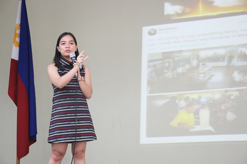 検証したフェイクニュースについて説明する調査報道団体ベラ・ファイルズのセリーン・サムソン氏=3日午後3時ごろ、首都圏マニラ市で森永亨撮影